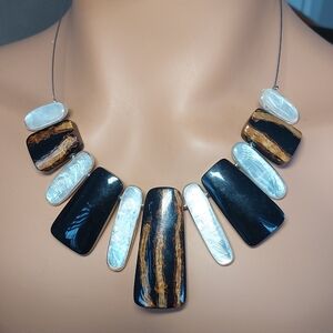 🔥5/$25 Simulated Mother Of Pearl Acrylic Bead Statement Necklace